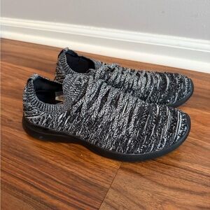 Women's Black and Gray Athletic Shoes 7.5